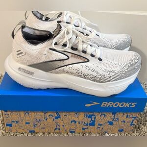 Brooks Glycerin 21 black and white Running Shoes